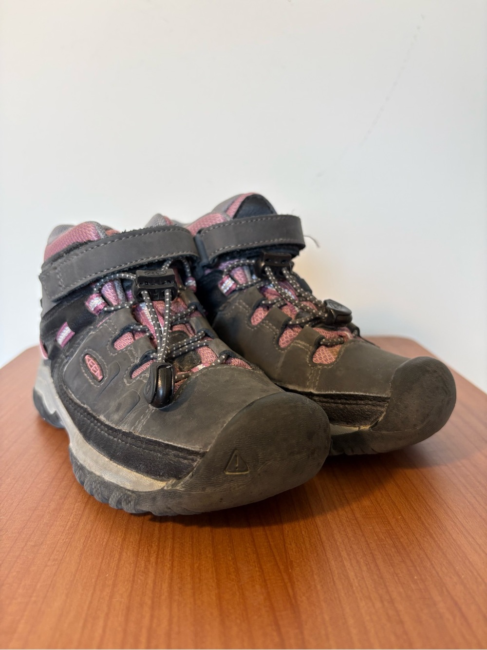 Keen Youth Girls Targhee Waterproof Hiking Boots Size 11 in Grey and Purple - Picture 9 of 10